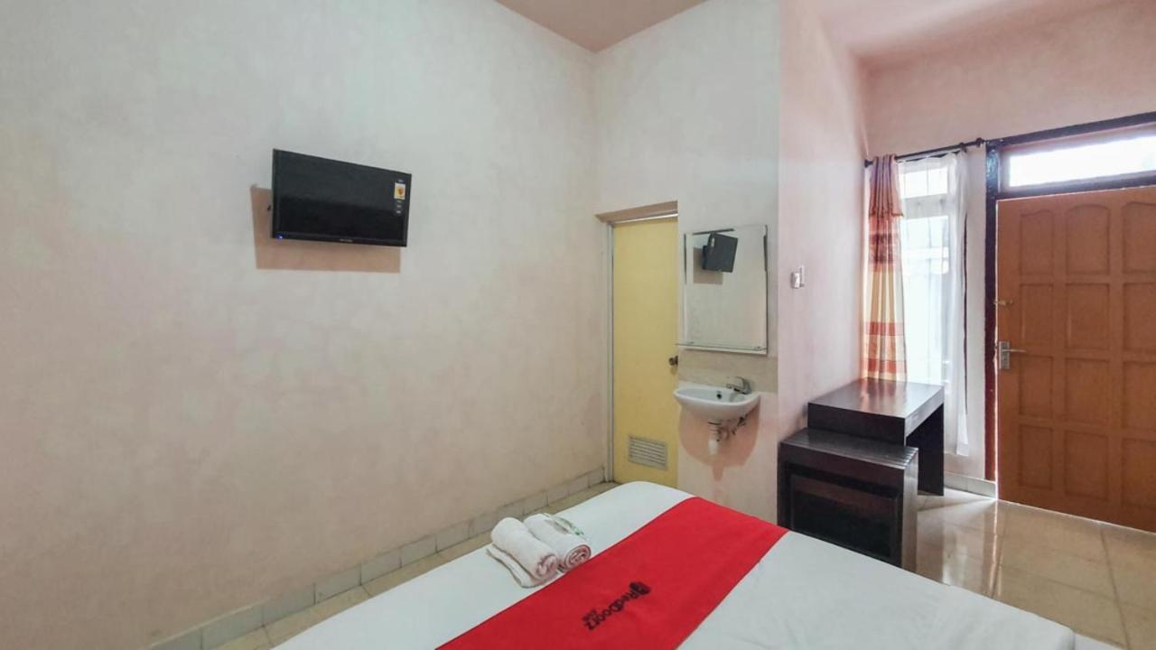 Hotel Reddoorz At Pujon Malang Batu  Exterior foto
